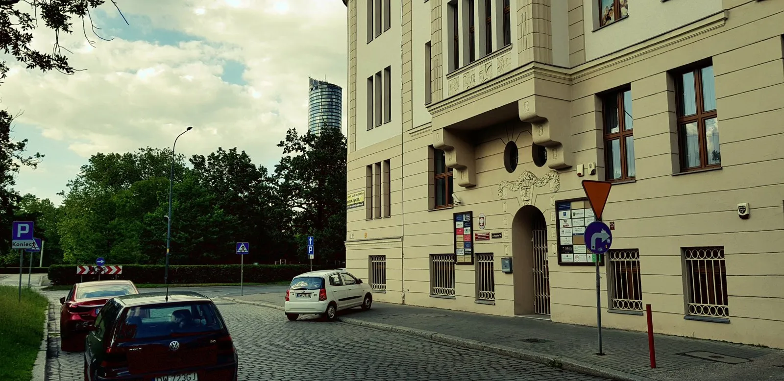 Budynek gabinetu przy ul. Sudeckiej 74 (rondo Powstańców Śląskich)
